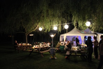 venkovní grilování, svatební party u Máchova jezera