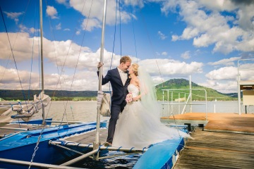 svatba u jezera, romantická svatba, svatba v námořním stylu - hotel Port