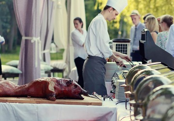 grilování na břehu Máchova jezera - hotel Port