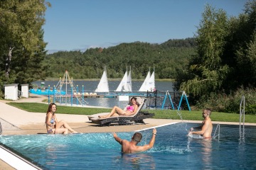 léto, Máchovo jezero, terasa s výhledem