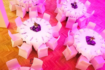 Vyzdobený sál s výhledem na Máchovo jezero - hotel Port